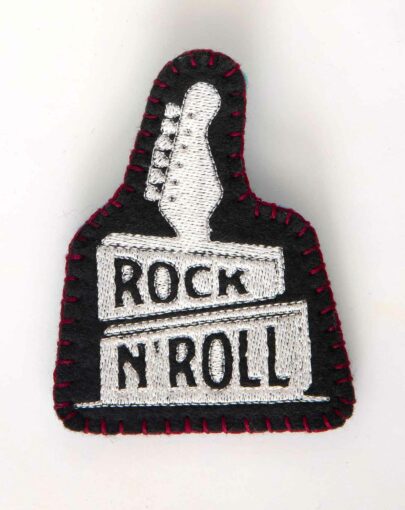 Broche rock n roll en feutrine